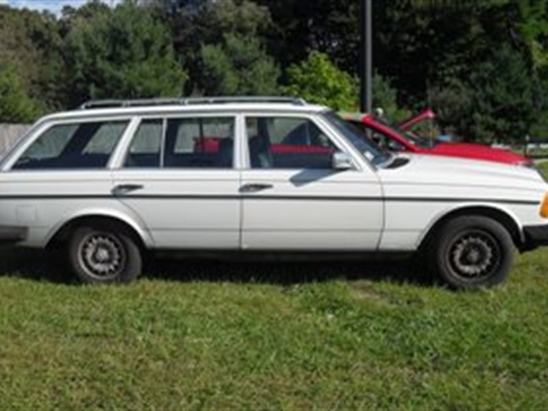 1985 Mercedes-Benz 300TD for sale by owner in ELMHURST