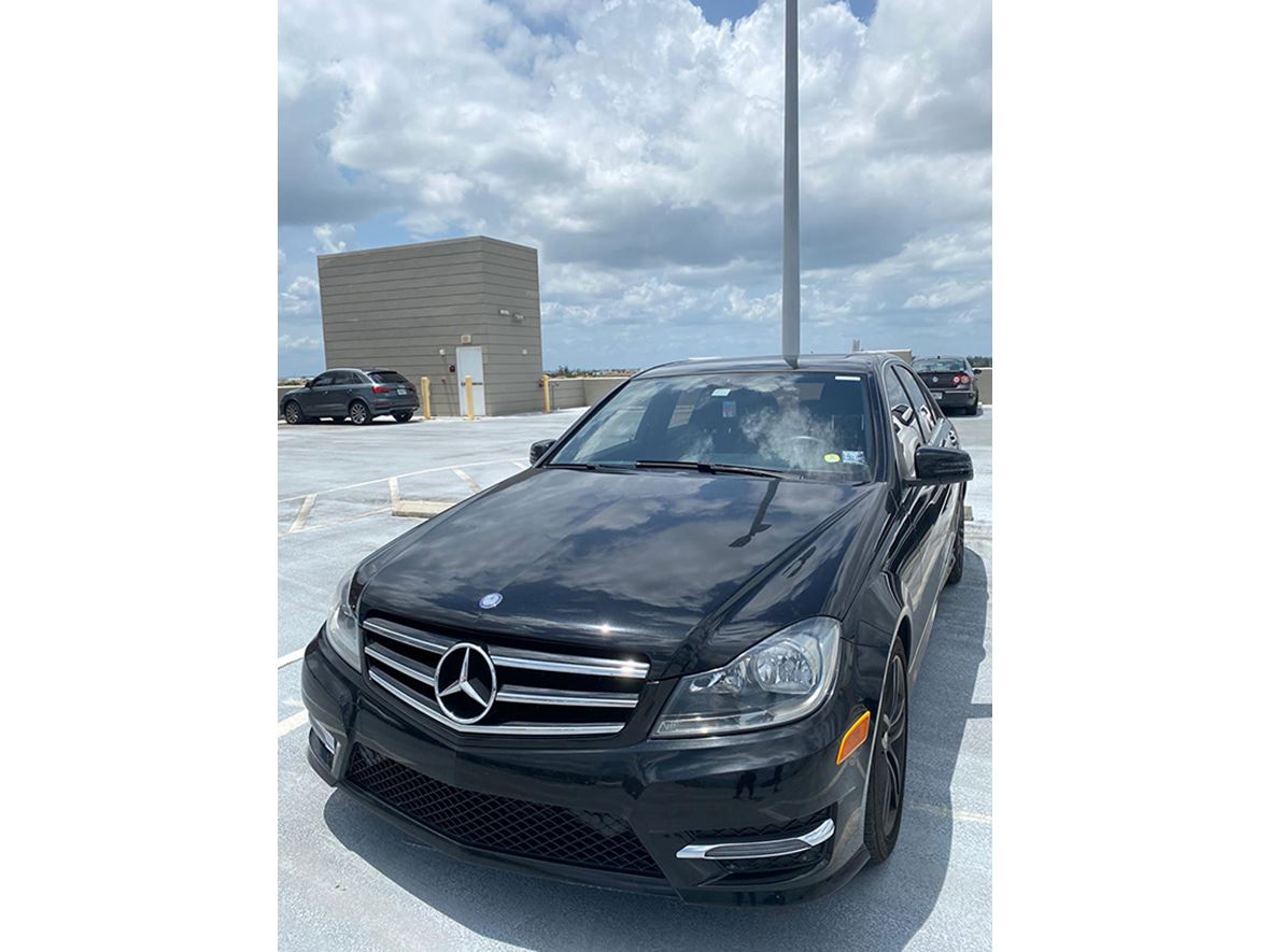 2014 Mercedes-Benz C 250 LUXURY for sale by owner in Miami