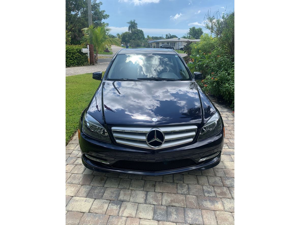 2011 Mercedes-Benz C-300 for sale by owner in Fort Lauderdale