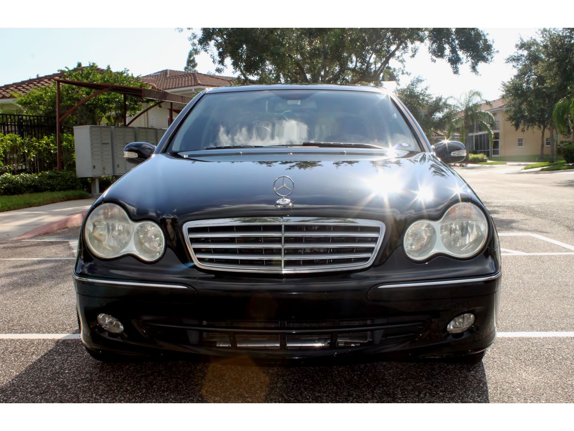 2005 Mercedes-Benz C-Class for sale by owner in Saint Petersburg