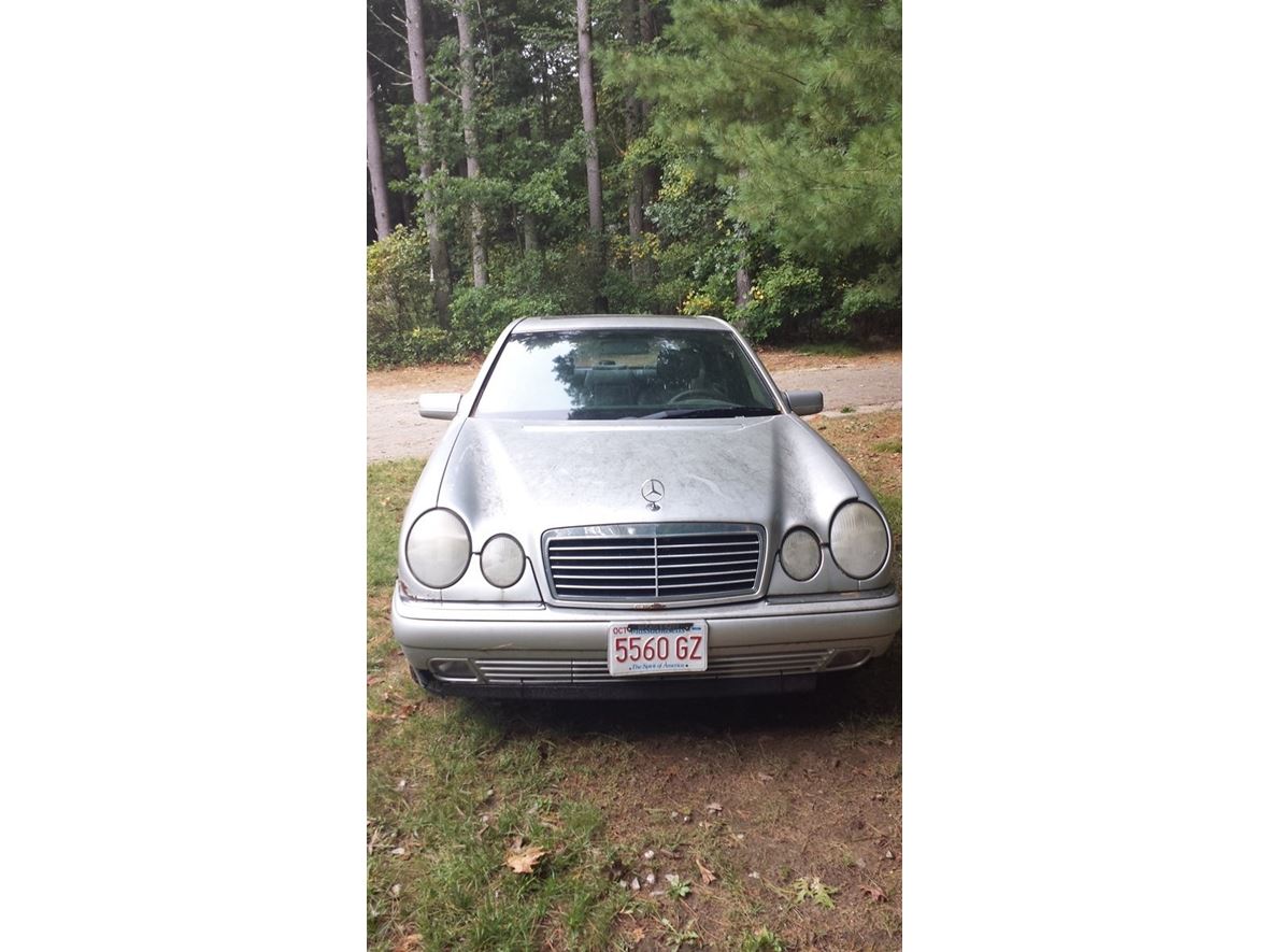 1998 Mercedes-Benz E-Class for sale by owner in Marshfield