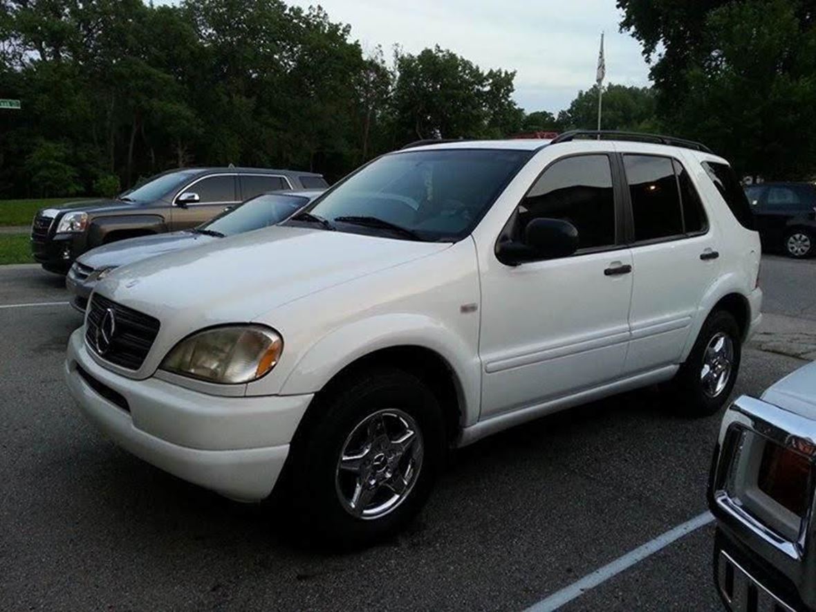 1999 Mercedes-Benz ML 320 for sale by owner in Greenwood