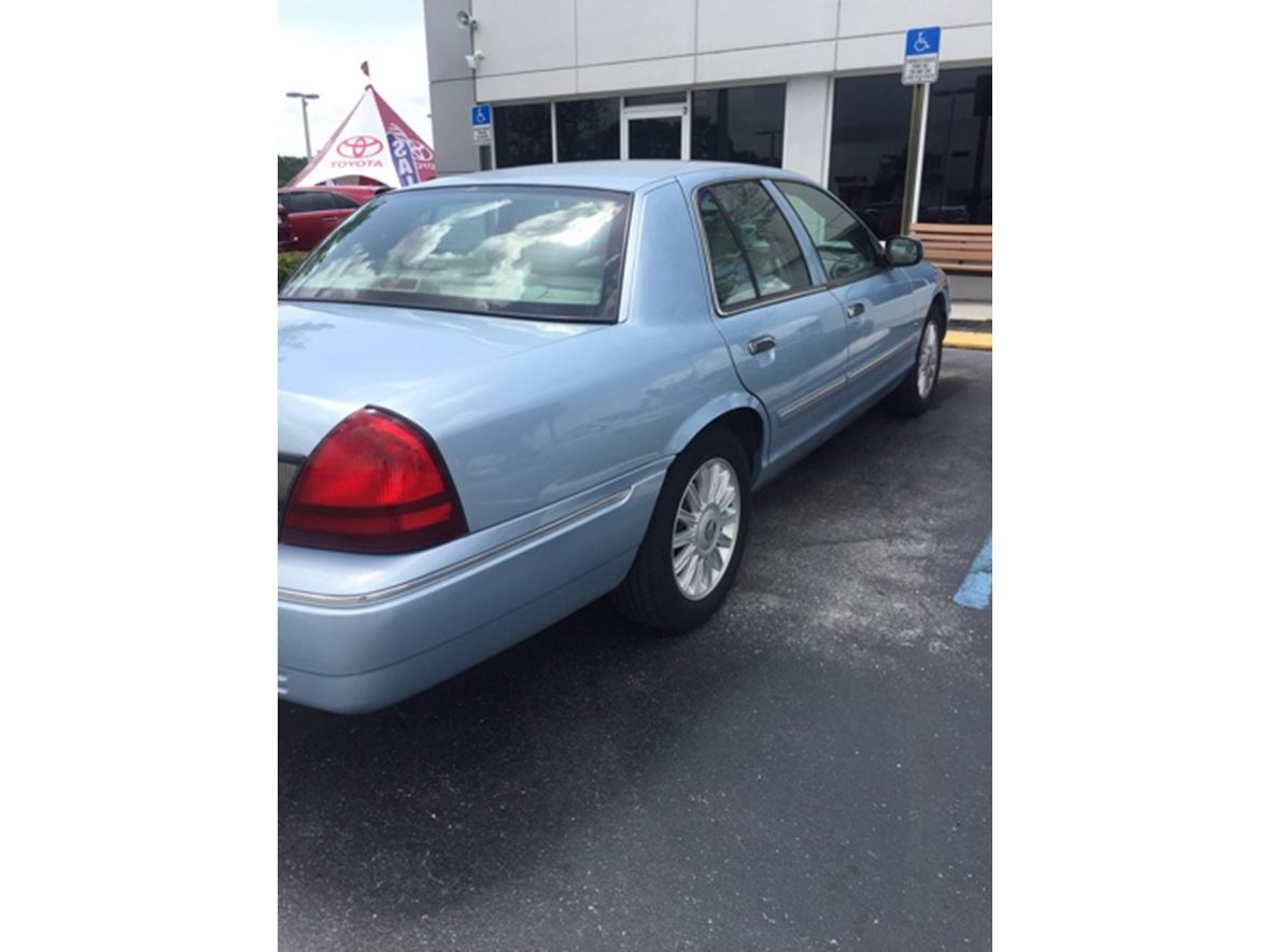 2011 Mercury Grand Marquis for sale by owner in Tampa