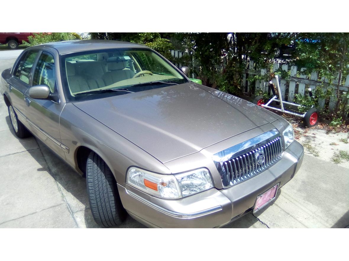 2006 Mercury Grand Marquis GS for sale by owner in Panama City Beach