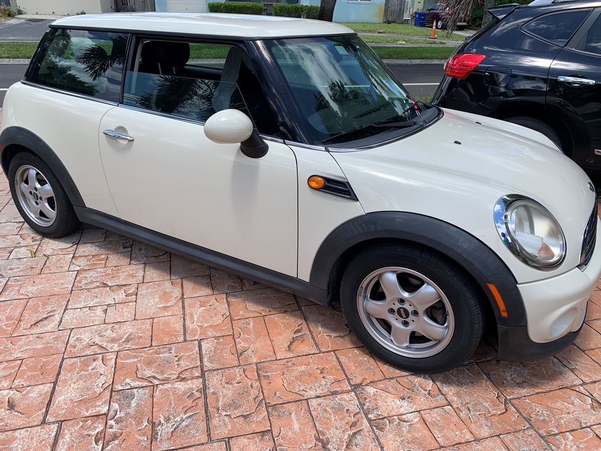 2011 MINI Cooper for sale by owner in Hollywood