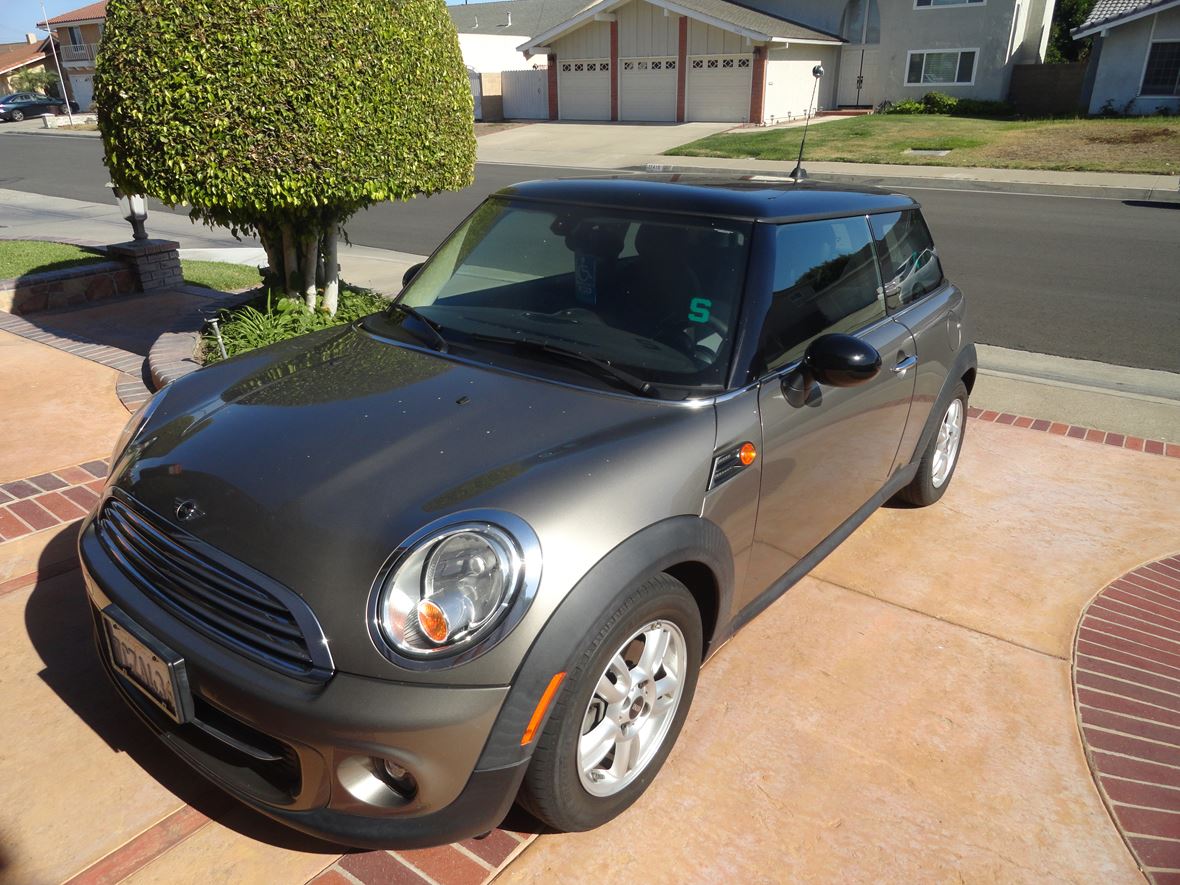 2013 MINI Cooper for sale by owner in Fountain Valley