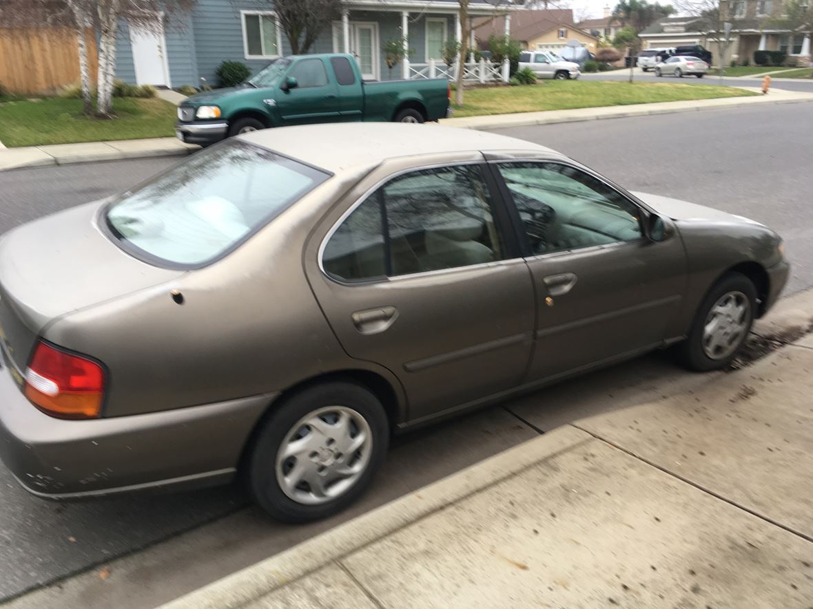 1999 Nissan Altima for sale by owner in Modesto
