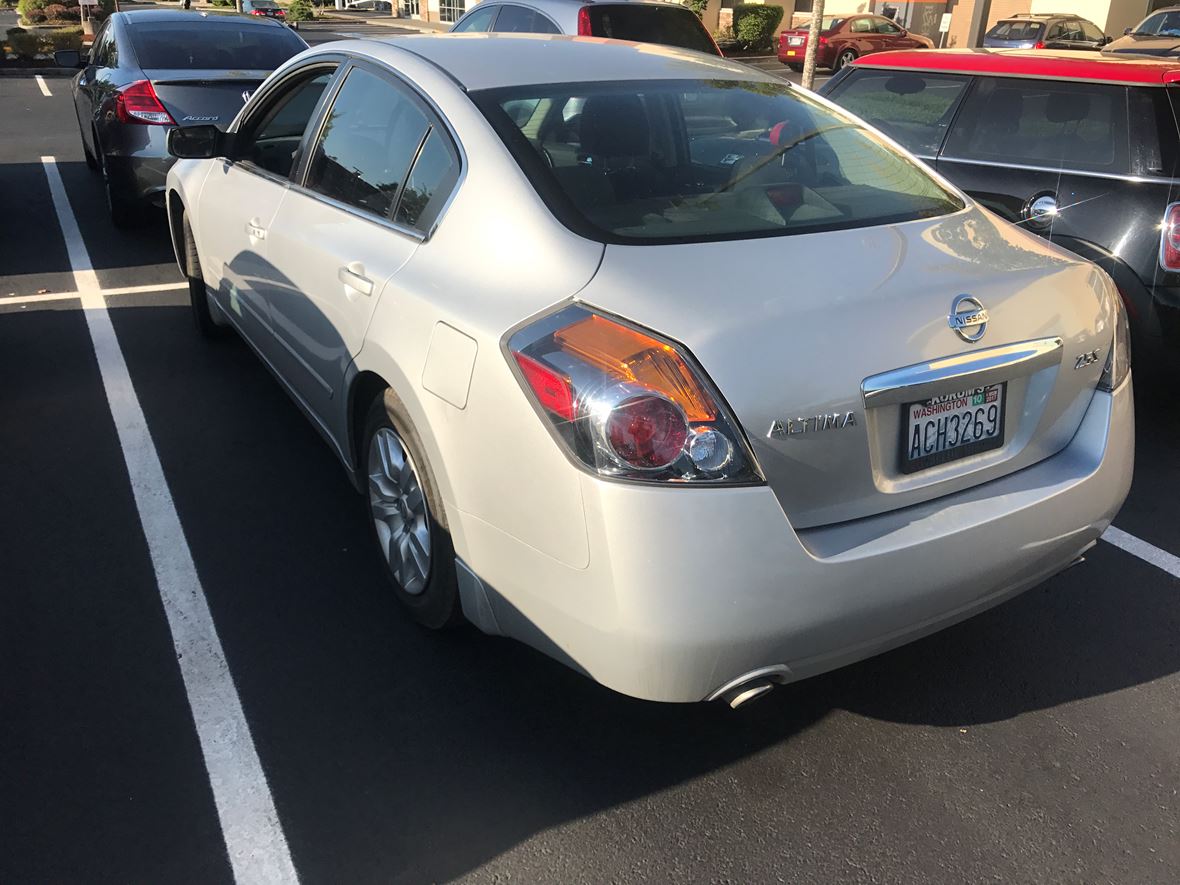 2010 Nissan Altima for sale by owner in Puyallup