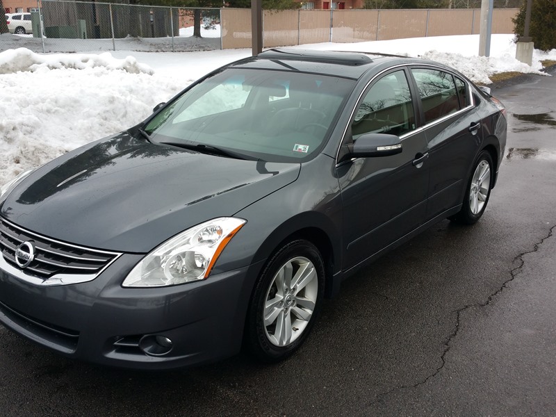 2011 Nissan Altima for sale by owner in CRANBERRY TWP