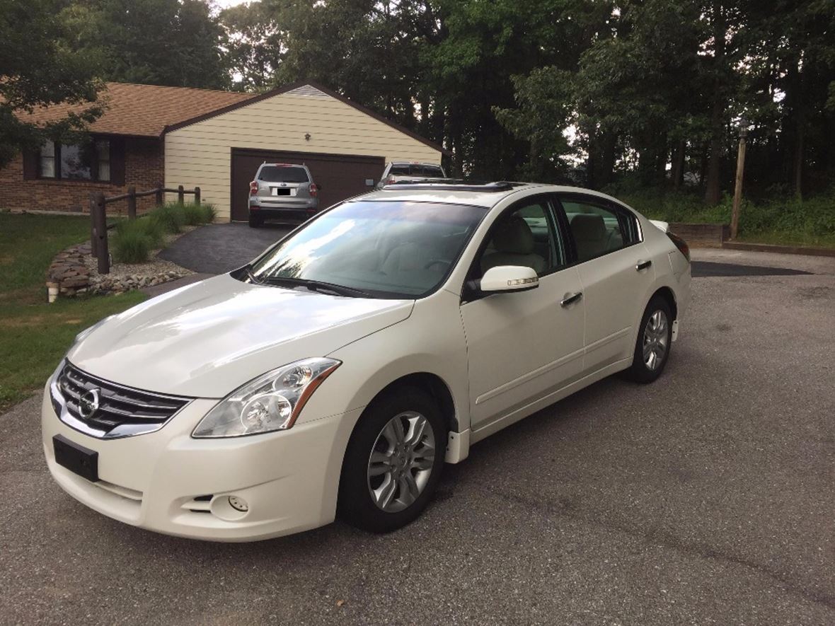 2011 Nissan Altima for sale by owner in Moline