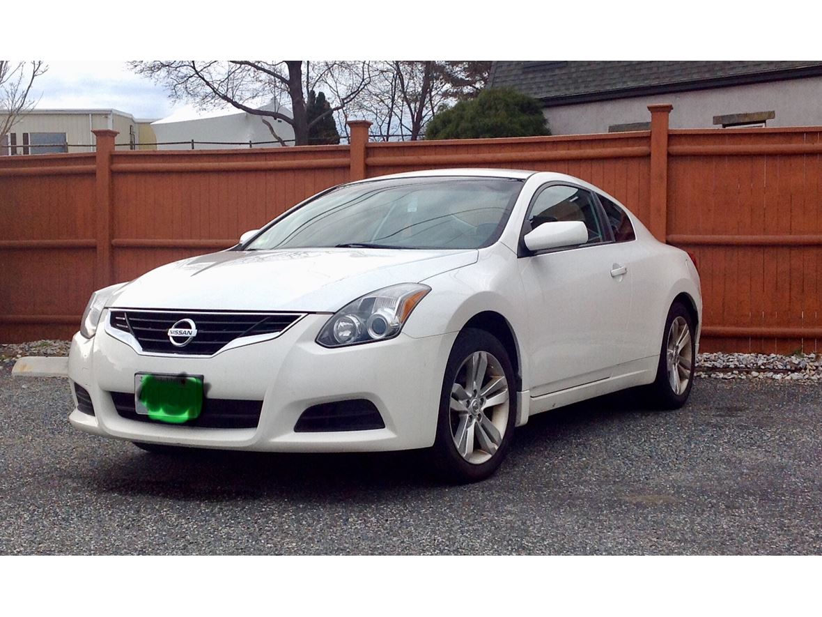 2012 Nissan Altima for sale by owner in East Greenwich