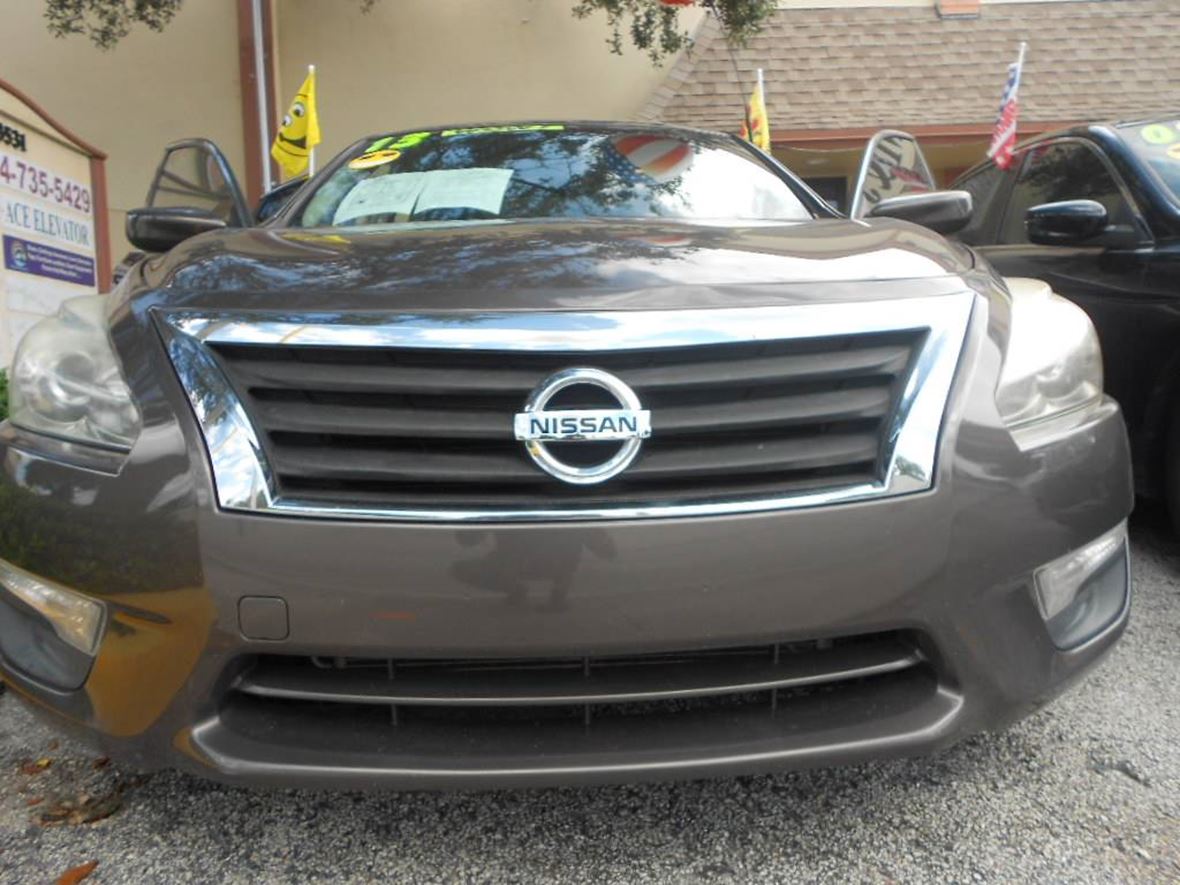 2013 Nissan Altima for sale by owner in Fort Lauderdale