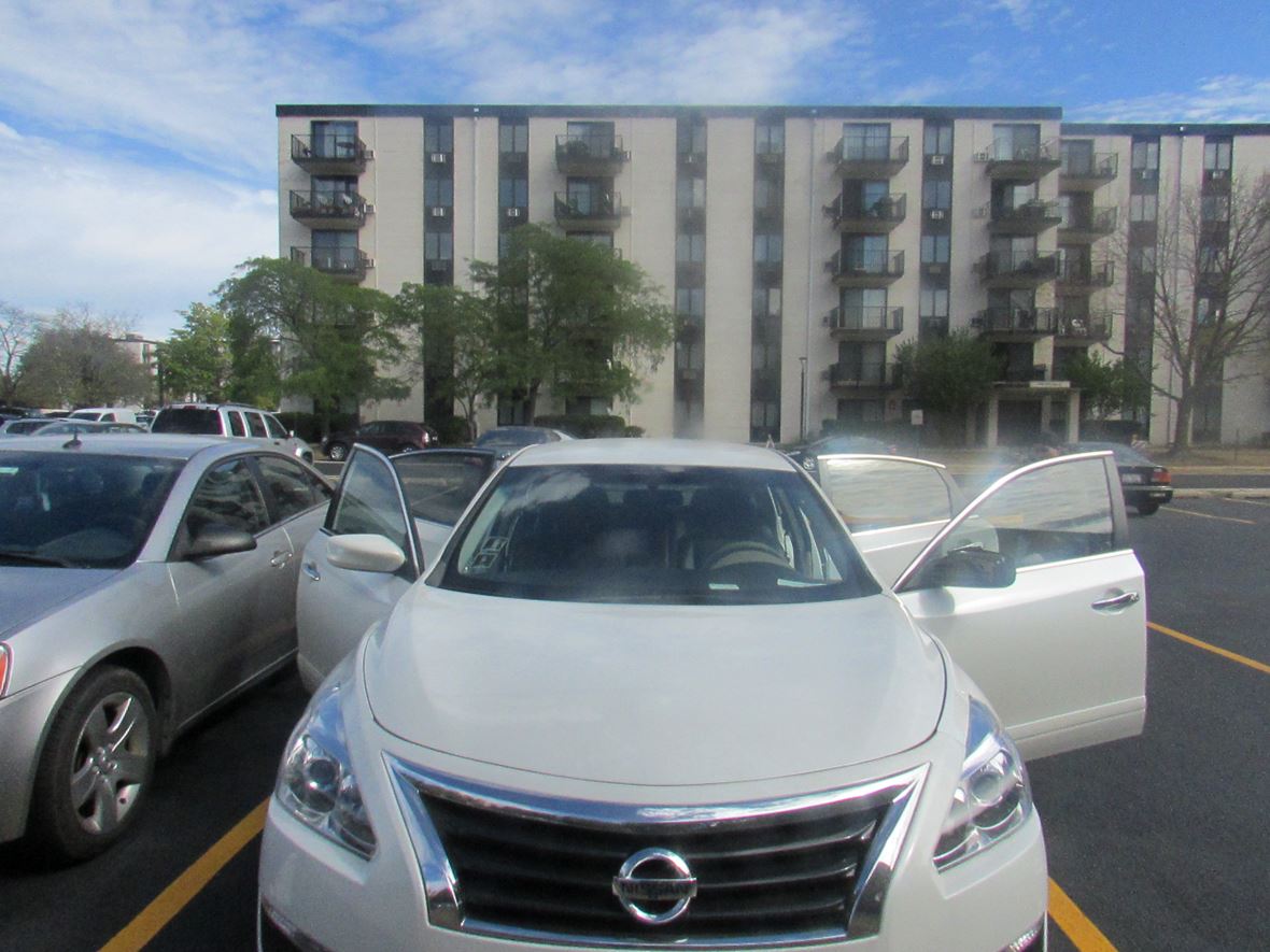 2014 Nissan Altima for sale by owner in Des Plaines