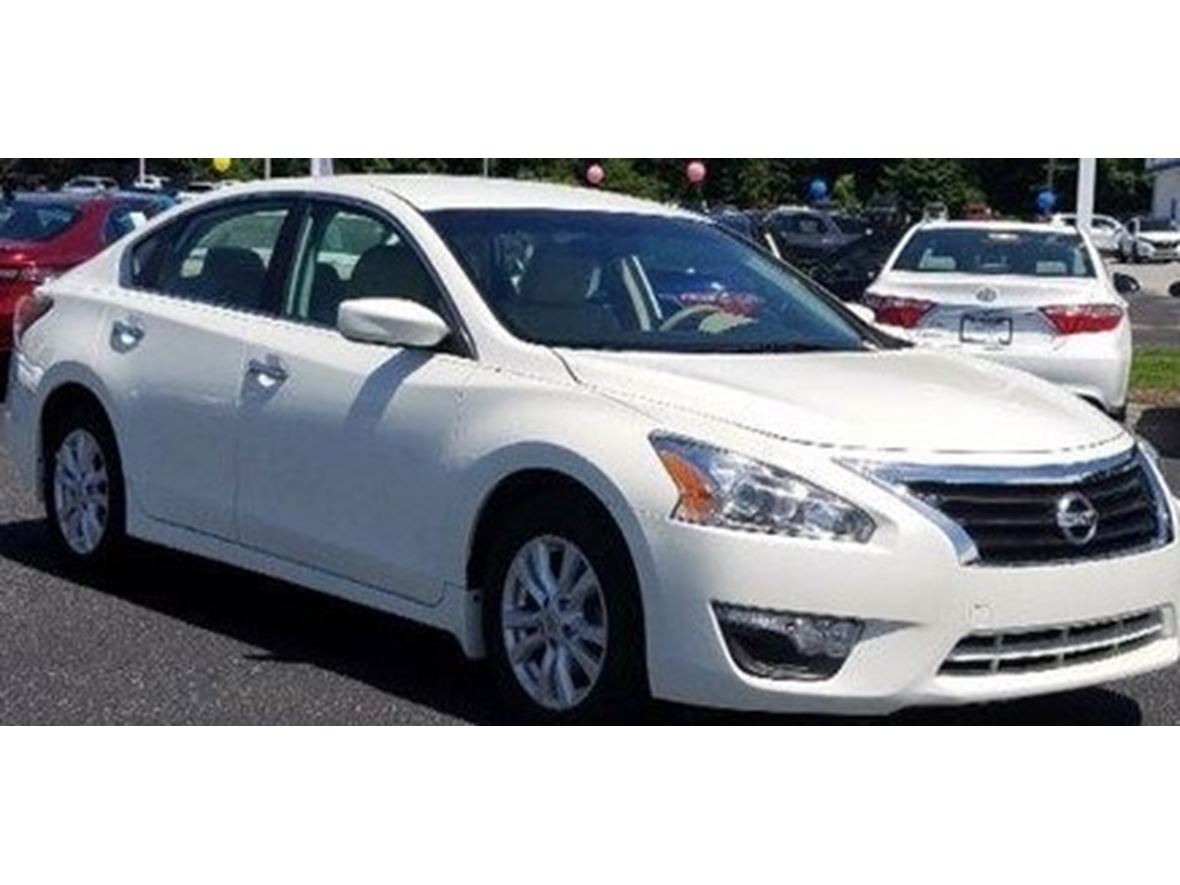2014 Nissan Altima for sale by owner in Westbury
