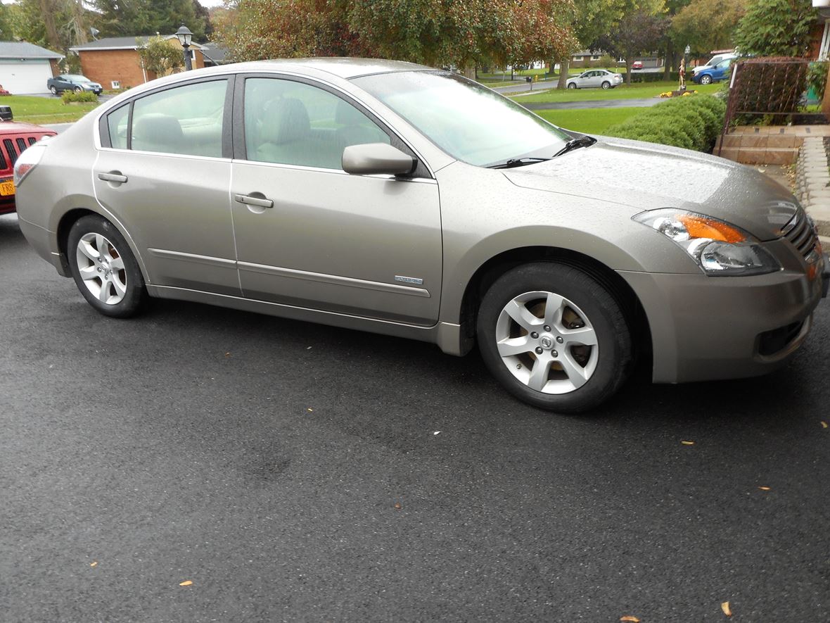 2007 Nissan Altima Hybrid for sale by owner in Rochester