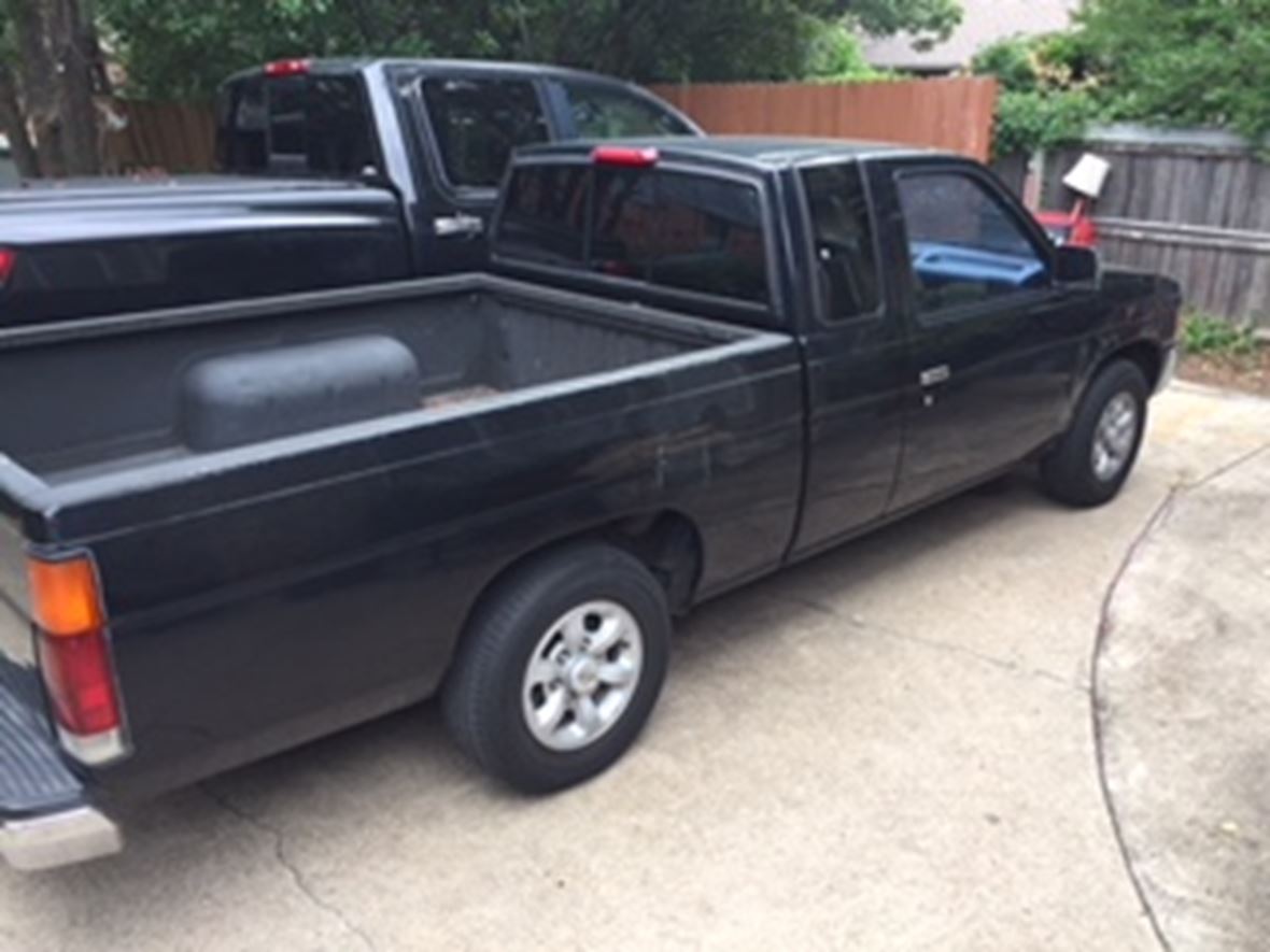 1997 Nissan Frontier for sale by owner in Arlington