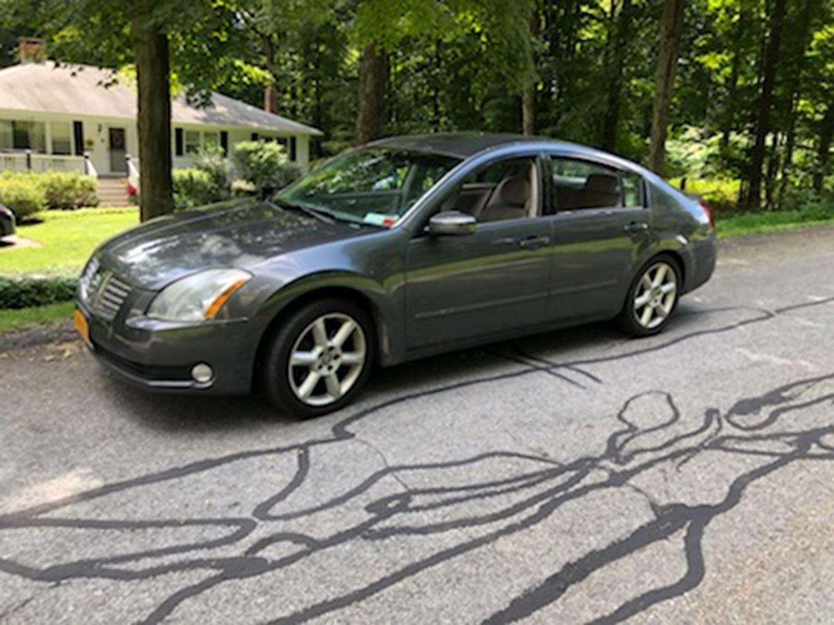 2005 Nissan Maxima for sale by owner in Highland Mills