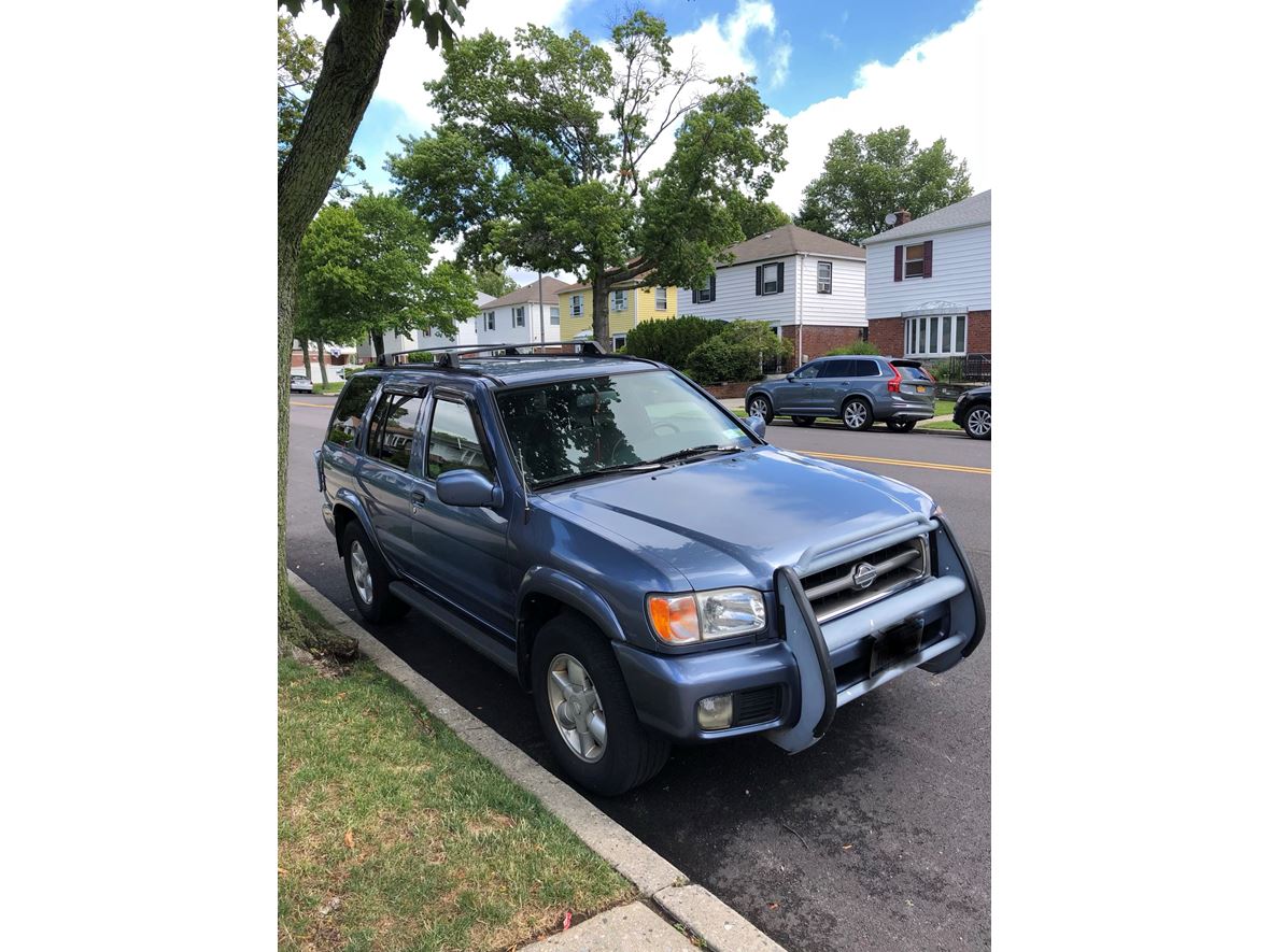 1999 Nissan Pathfinde for sale by owner in Oakland Gardens