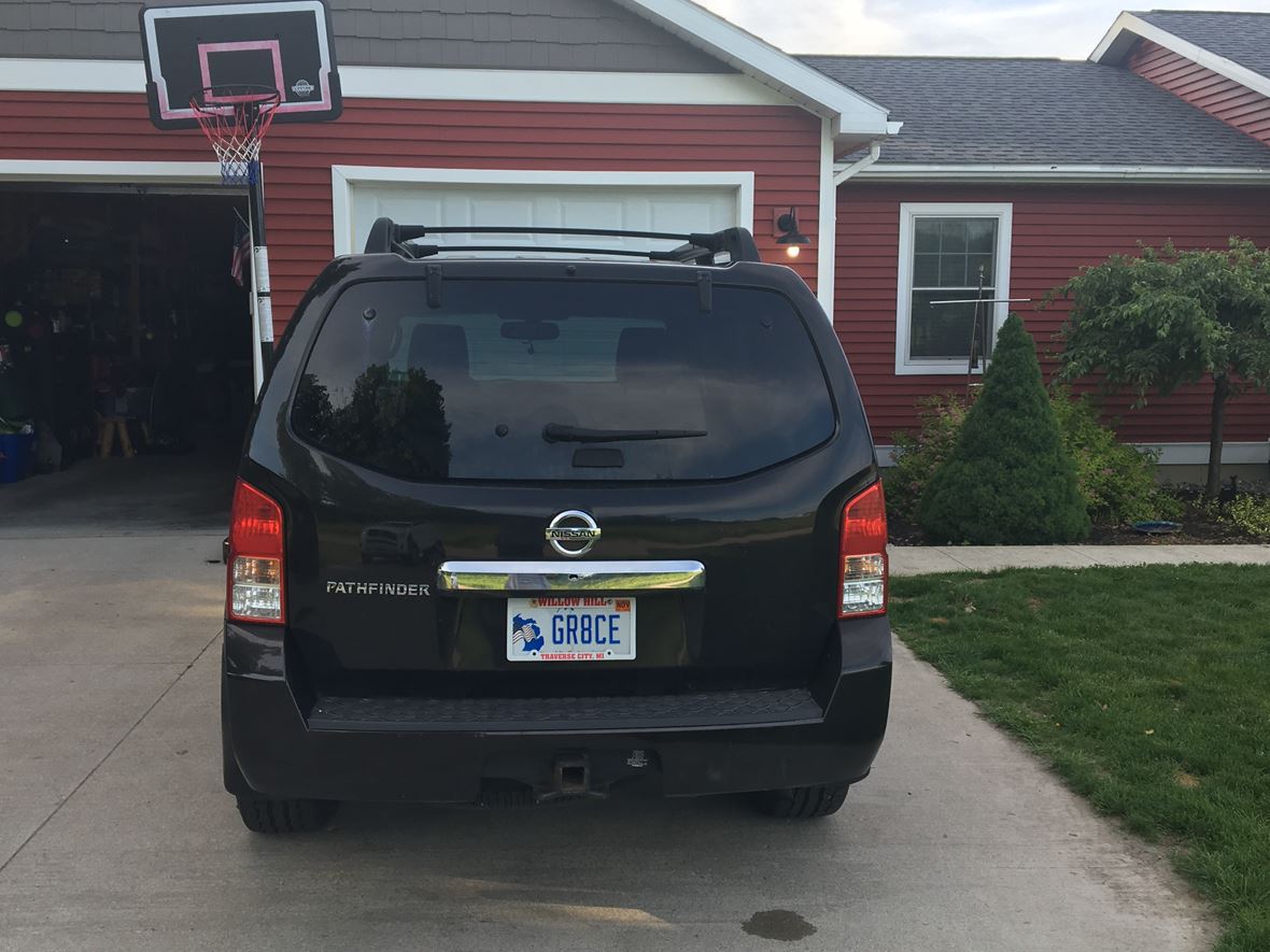 2011 Nissan Pathfinder for sale by owner in Traverse City