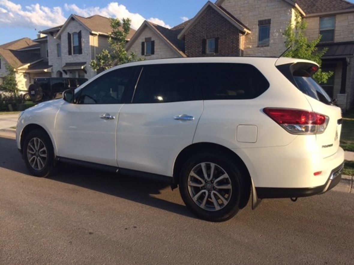 2014 Nissan Pathfinder for sale by owner in Liberty Hill