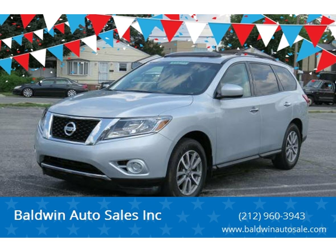 2014 Nissan Pathfinder for sale by owner in Baldwin Place