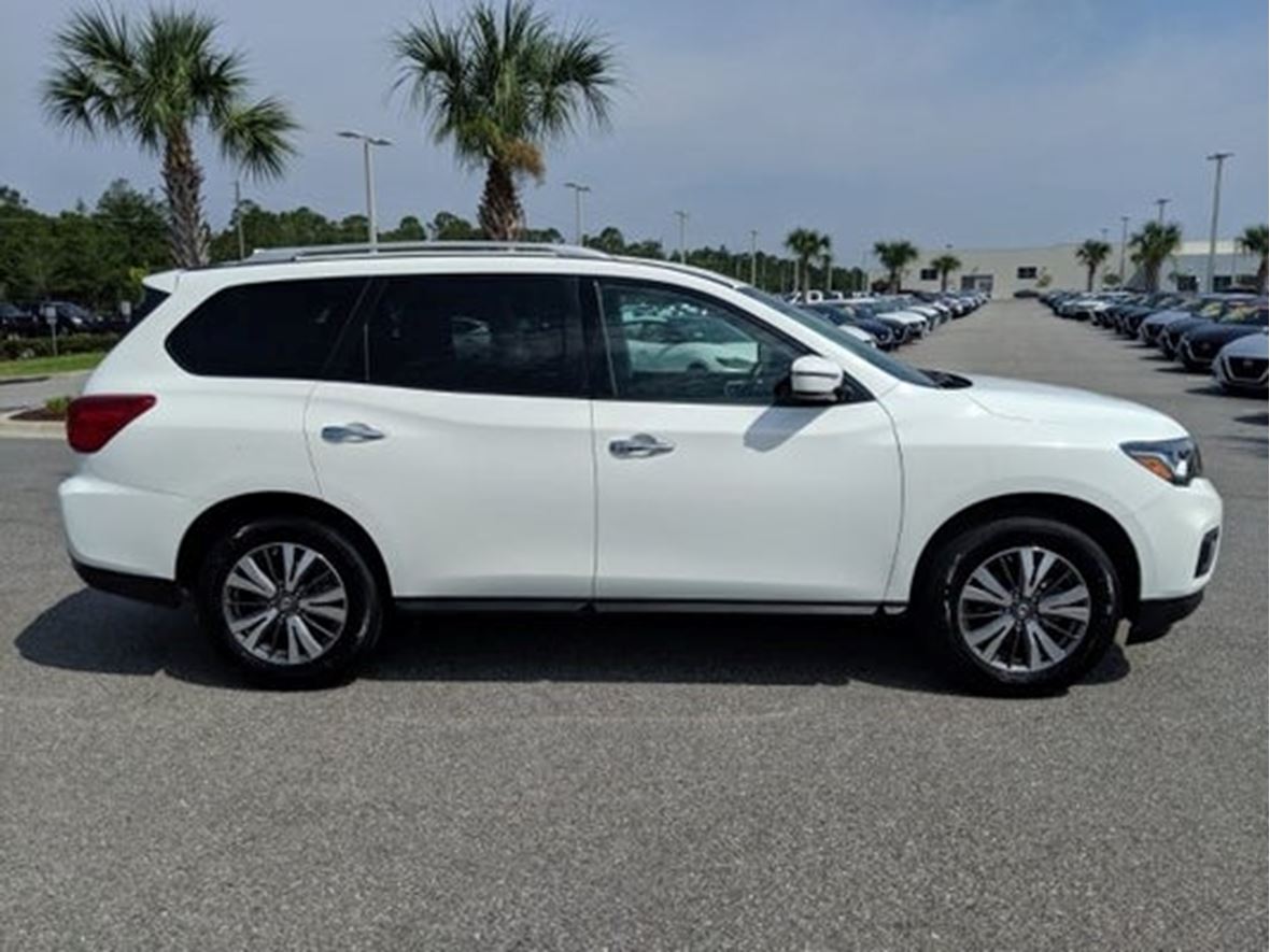 2019 Nissan Pathfinder for sale by owner in Daytona Beach