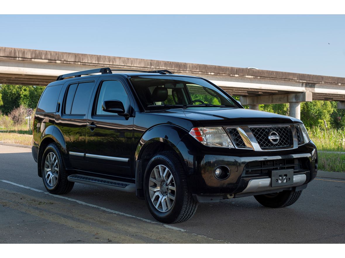 2010 Nissan Pathfinder LE for sale by owner in Saint Louis