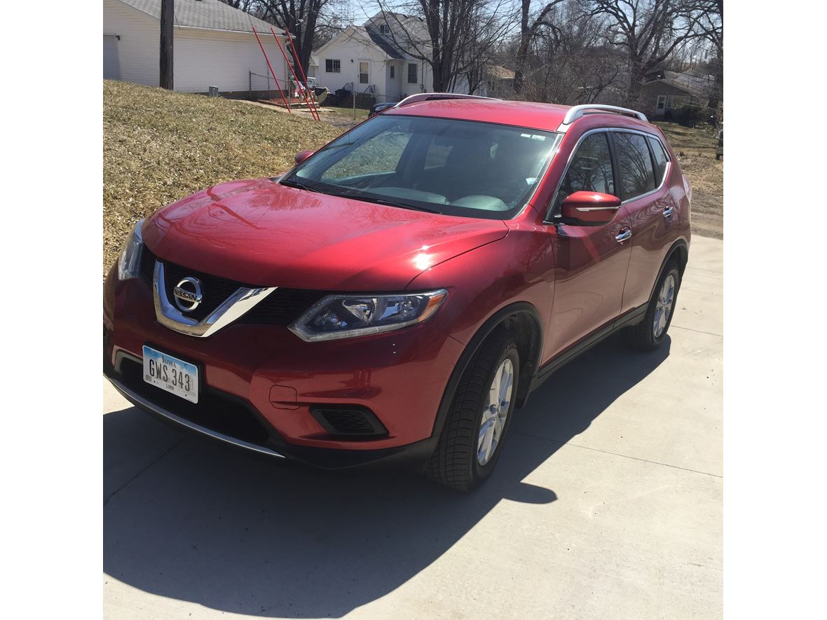 2015 Nissan Rogue for sale by owner in Cedar Rapids