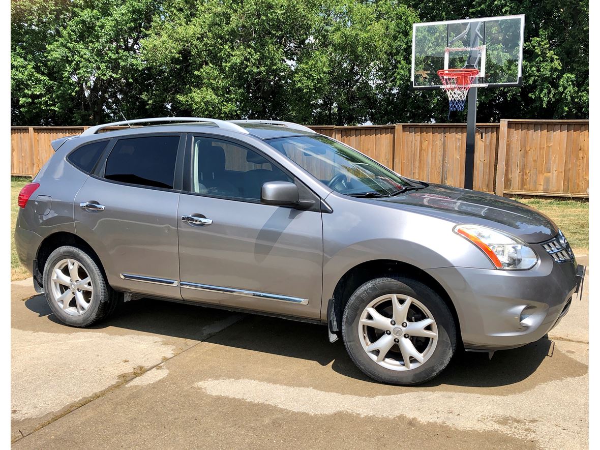 2011 Nissan Rogue SV AWD for sale by owner in Troy