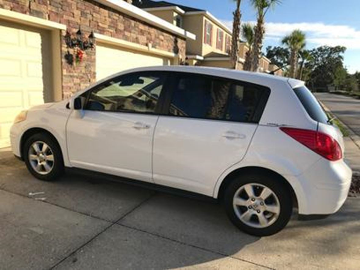 2009 Nissan Versa for sale by owner in Tampa