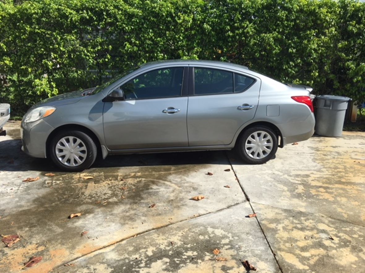 2012 Nissan Versa for sale by owner in North Palm Beach