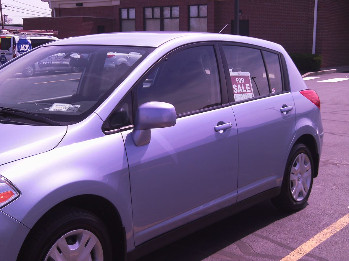 2011 Nissan Versa for sale by owner in Fairport
