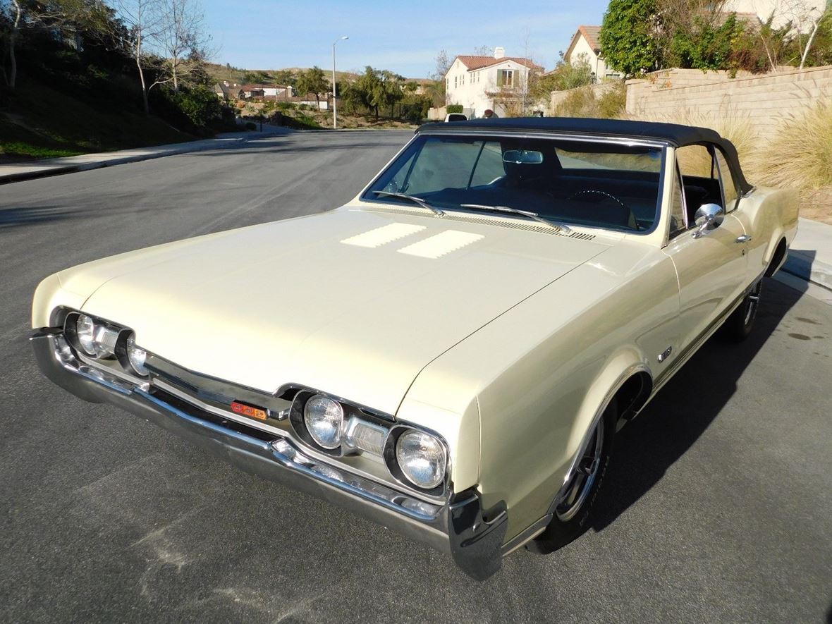 1967 Oldsmobile Cutlass for sale by owner in Norwalk