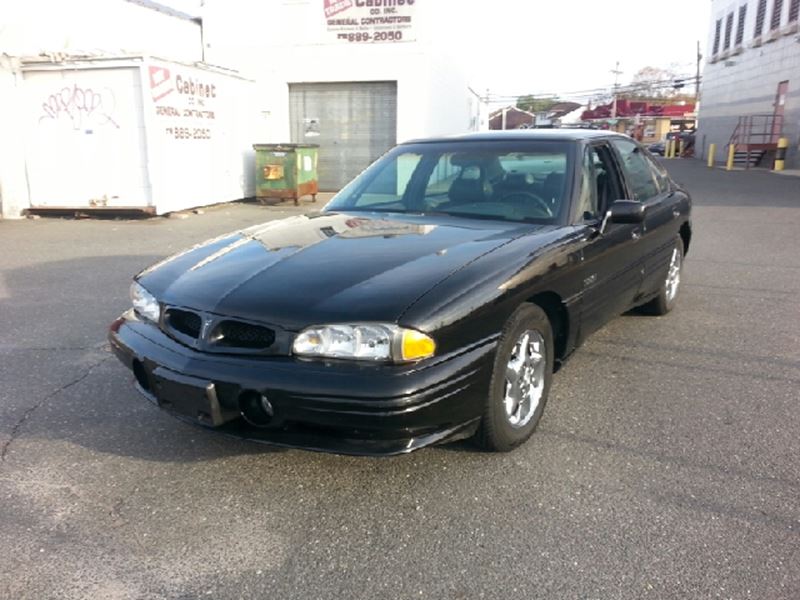 1999 Pontiac Bonneville for sale by owner in ISLAND PARK