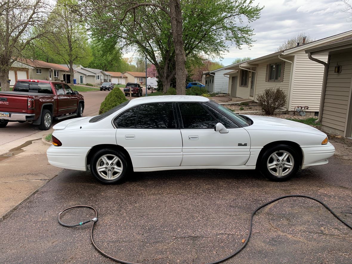 2000 Pontiac Bonneville for sale by owner in Sioux Falls