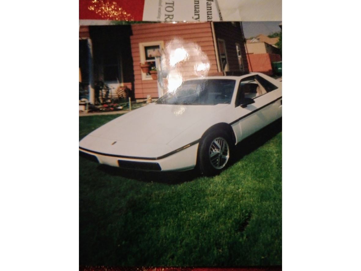 1985 Pontiac Fiero for sale by owner in Joliet