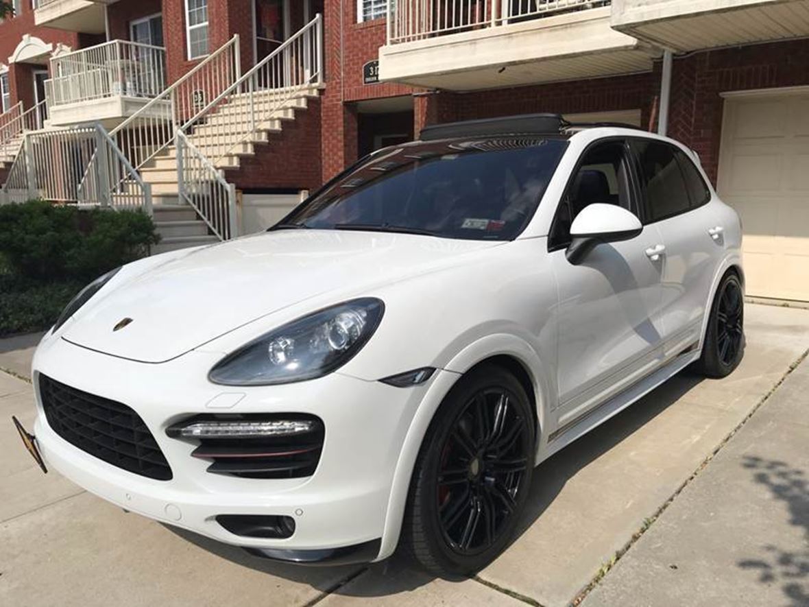 2013 Porsche Cayenne for sale by owner in Corona