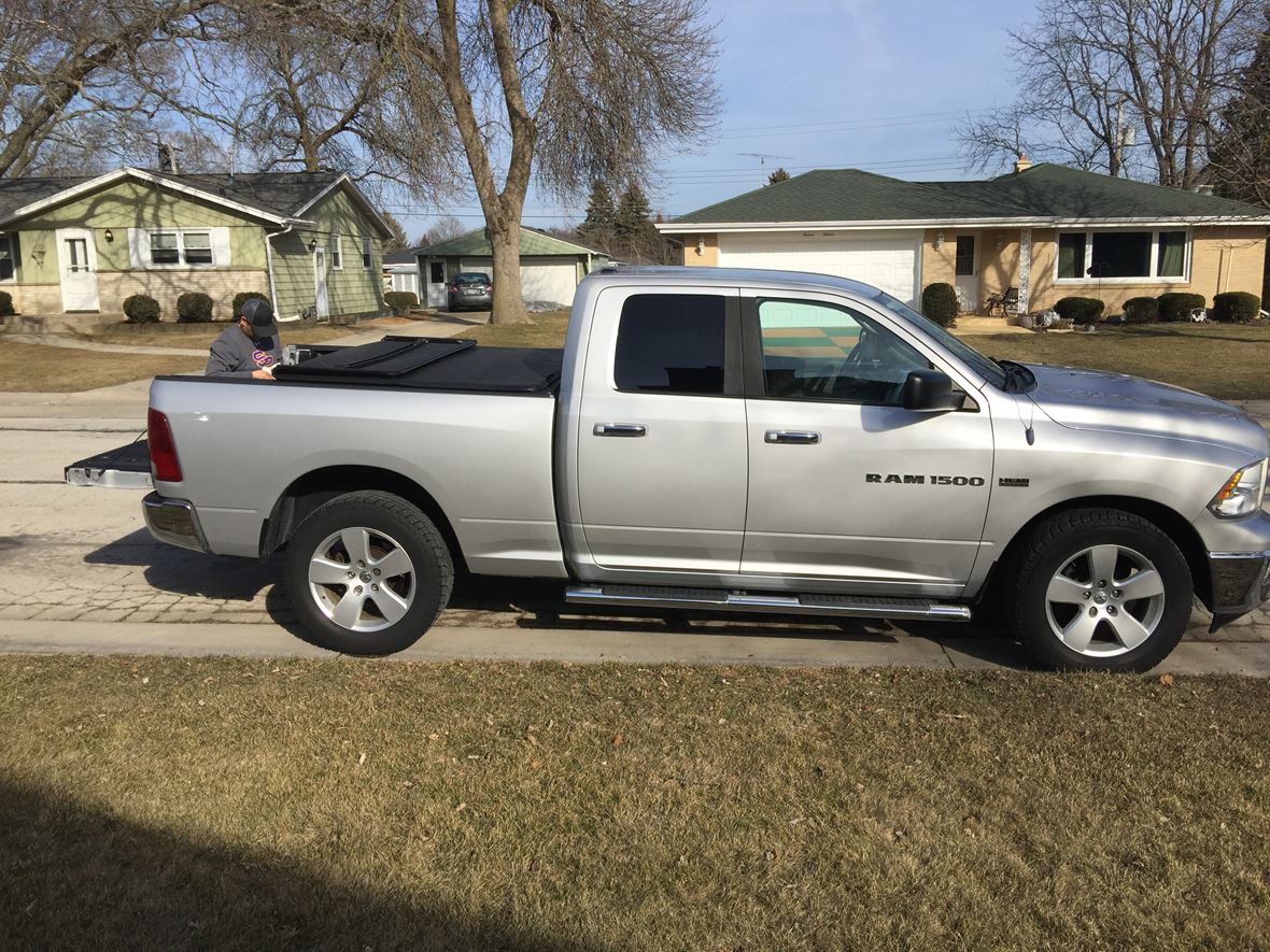2011 RAM 1500 SLT quad cab Big Horn v8 by Owner Racine, WI 53405