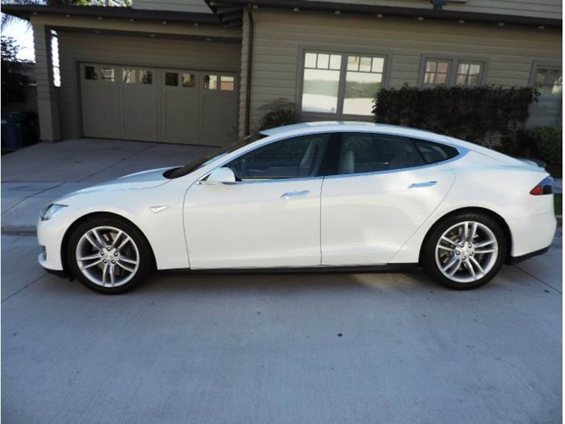 2012 Tesla Model S for sale by owner in Cabazon