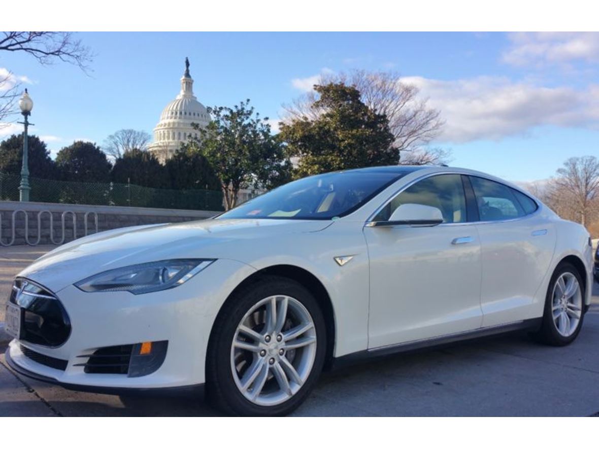 2013 Tesla S 85 for sale by owner in Schuyler