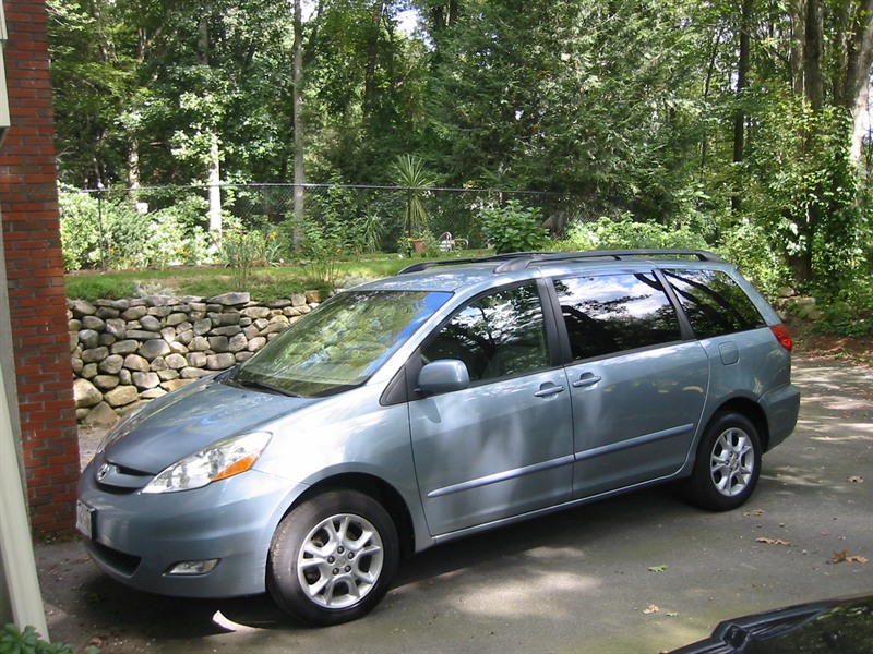 2006 Toyota Sienna XLE AWD by Owner in North Andover, MA 01845