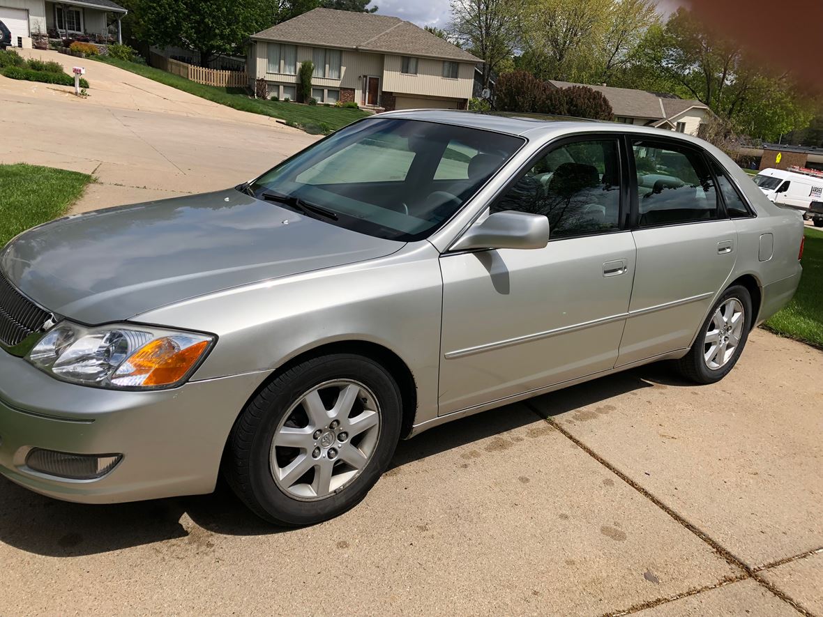 2000 Toyota Avalon for sale by owner in Omaha