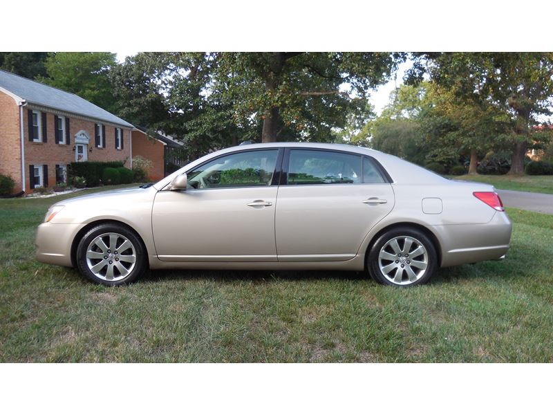 2006 Toyota Avalon for sale by owner in Lynchburg