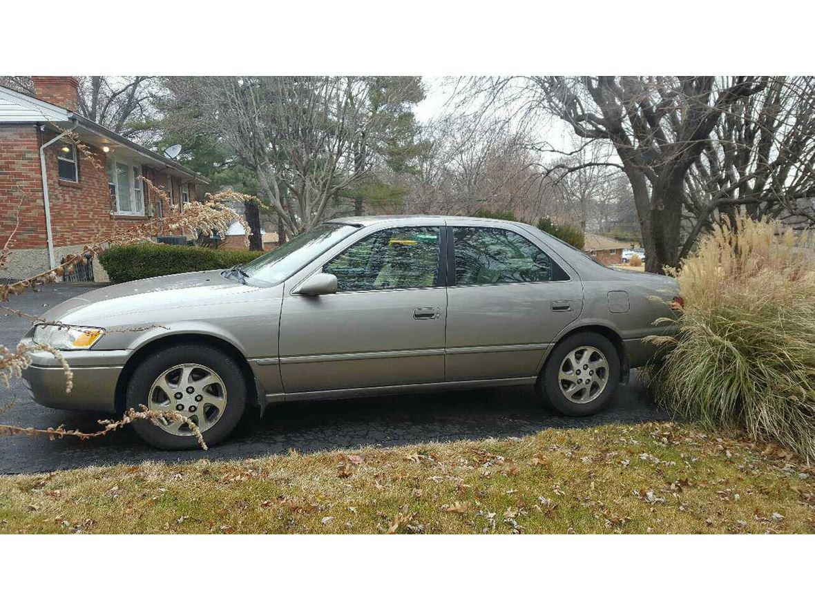 1998 Toyota Camry for sale by owner in SAINT LOUIS