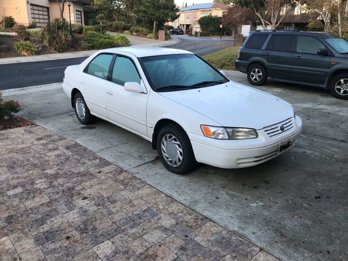 1998 Toyota Camry for sale by owner in Fremont