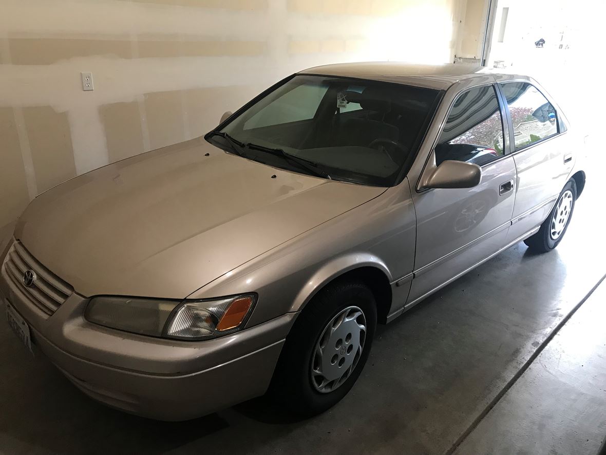 1999 Toyota Camry for sale by owner in Lynnwood