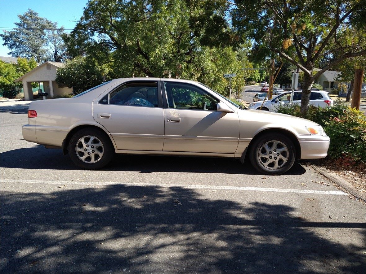 2000 Toyota Camry for sale by owner in Redding