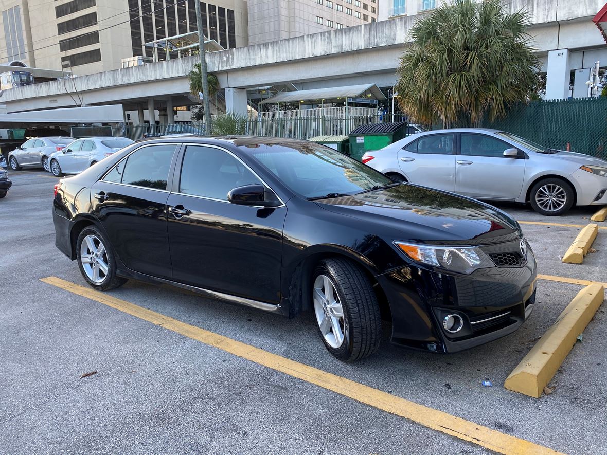2013 Toyota Camry for sale by owner in Miami