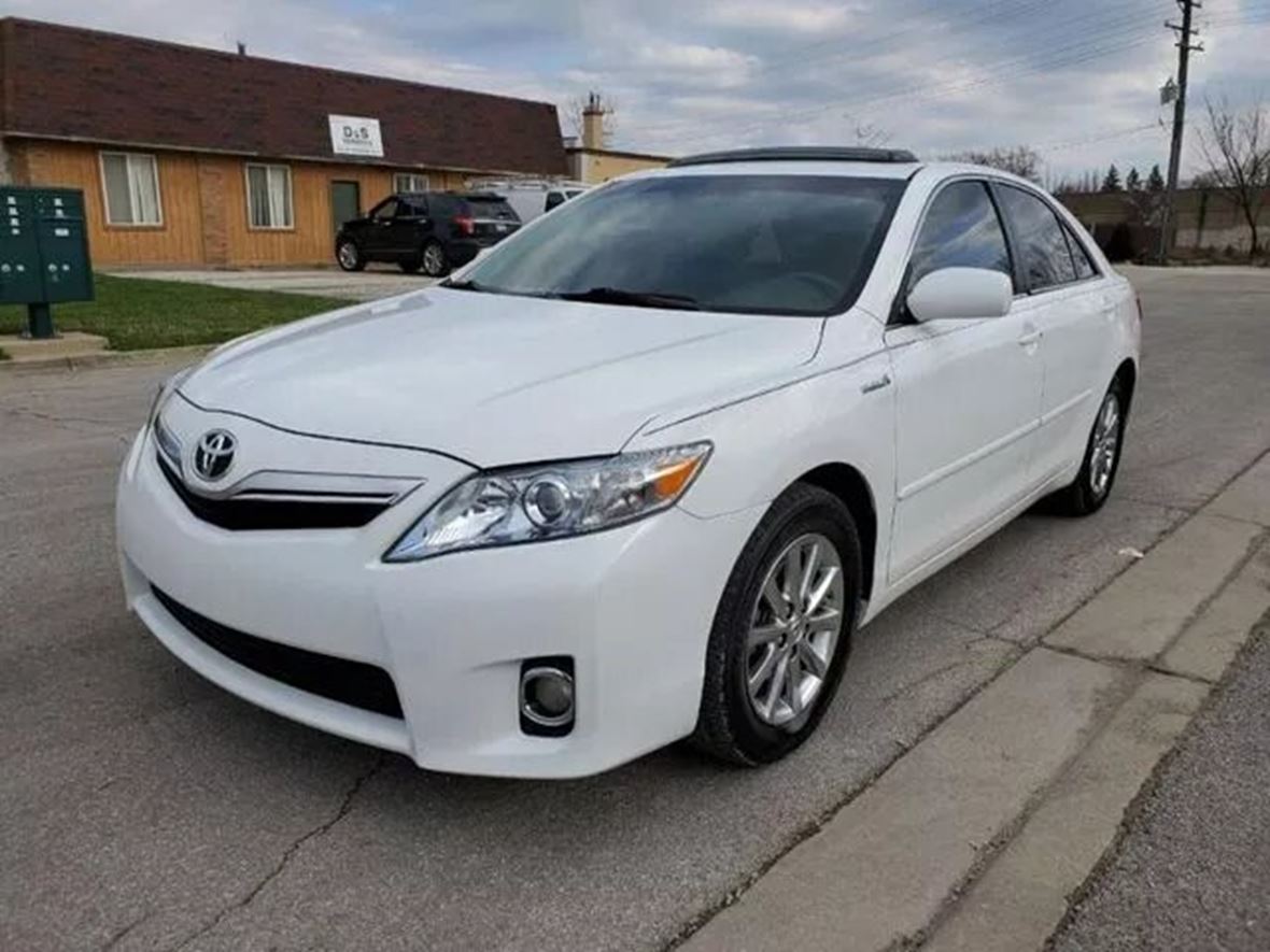 2010 Toyota Camry Hybrid for sale by owner in Villa Park
