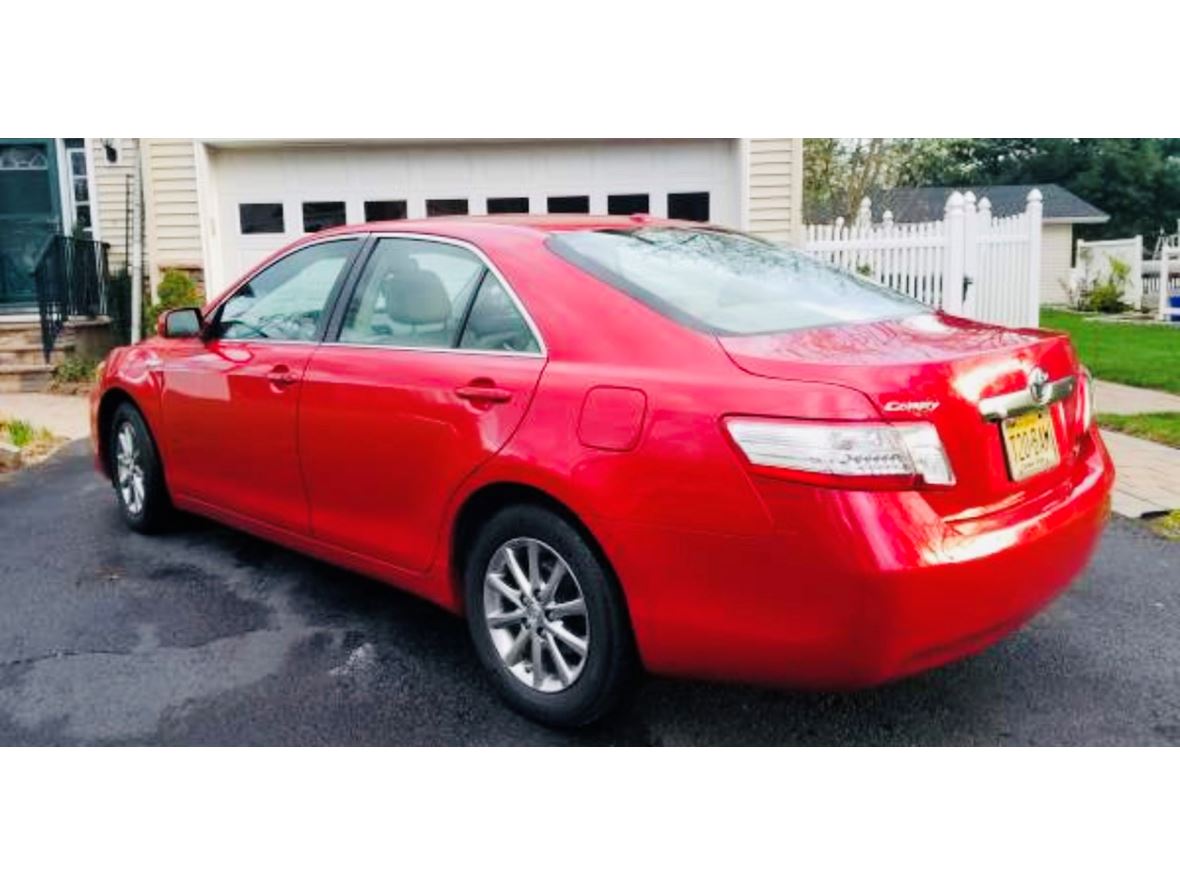 2011 Toyota Camry Hybrid for sale by owner in Bridgewater